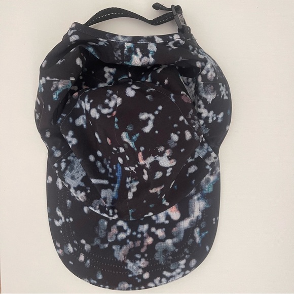 Lululemon Running Hat Black Printed - Picture 2 of 7